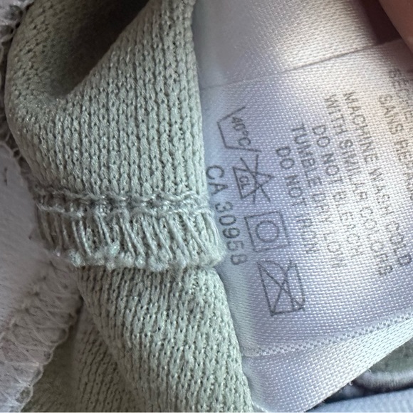 Vintage Baby/Toddler Canucks Jersey - Picture 5 of 6